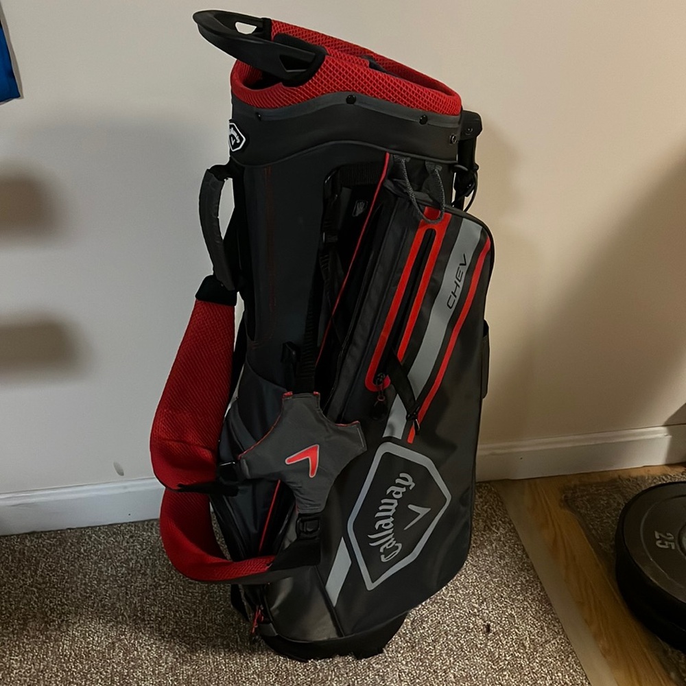 Callaway Chev Stand Bag. Grey, Red, Black.